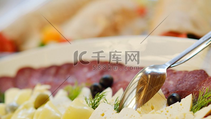 餐饮供应链选得好，后厨一半烦恼少